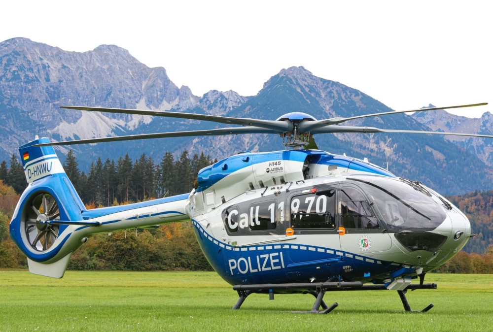 Here you can see a Police H145, the picture was taken during the police mountain flight training course in Füssen. It was great to photograph the helicopters in such an impressive environment