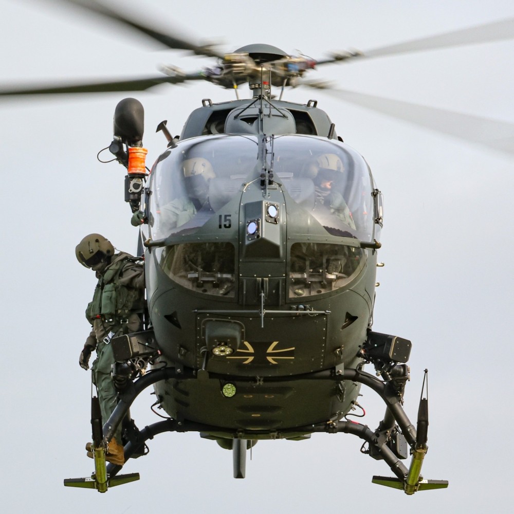 Here you can see a h145M LUH SOF of the German Air Force during a training flight in the area around Laupheim. It's always impressive what the helicopter crews achieve. Be it precision landings in the wilderness or just low Level flights.