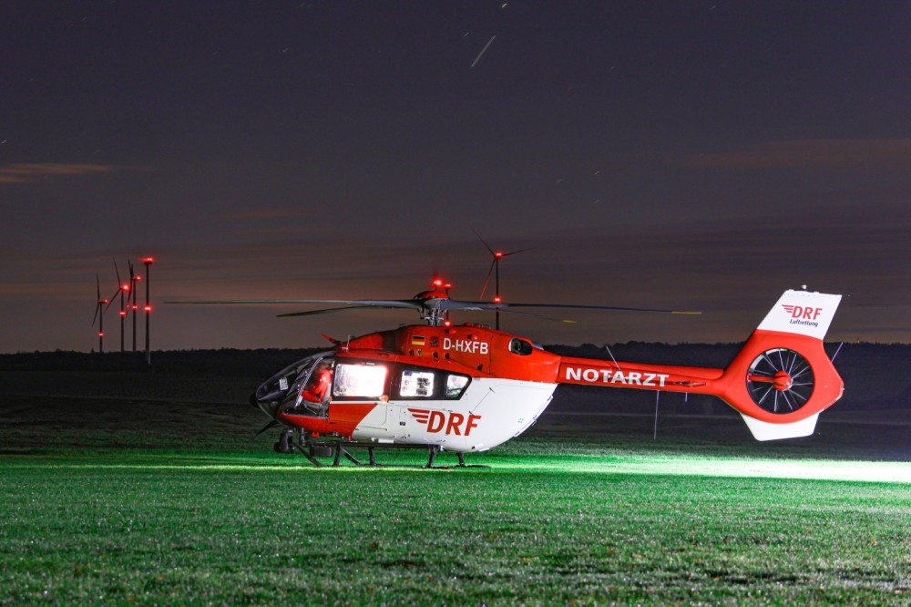 Here you can see an H145 from the DRF. This machine flies under the nickname Christoph 88 (Nuremberg). The helicopter was photographed at the airfield in Ellwangen during a secondary mission on a clear night.