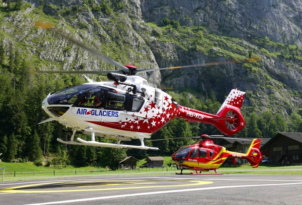 HB-XOF EC 135 T3  Air-Glaciers SA 
the new and the old Rescue-Helicopter in Lauterbrunnen
Start for a Rescue-mission at Heliport Lauterbrunnen. 31.08.2024