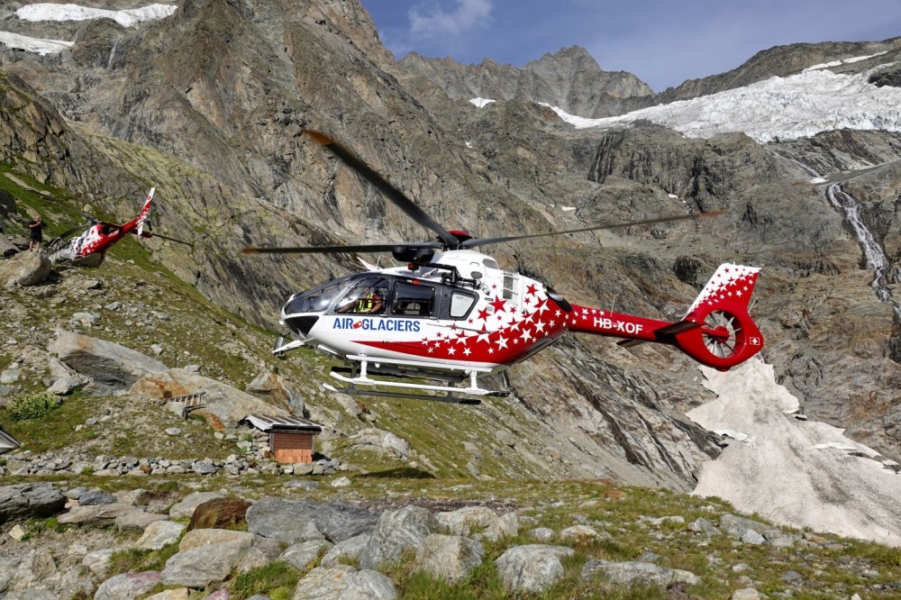 HB-XOF EC135 T3 Air-Glaciers SA 31.08.2024
A Rescue-Mission in the Swiss-Alps Schreckhorn
The new Rescue-Helicopter in the Berner-Alps from the Basis Lauterbrunnen