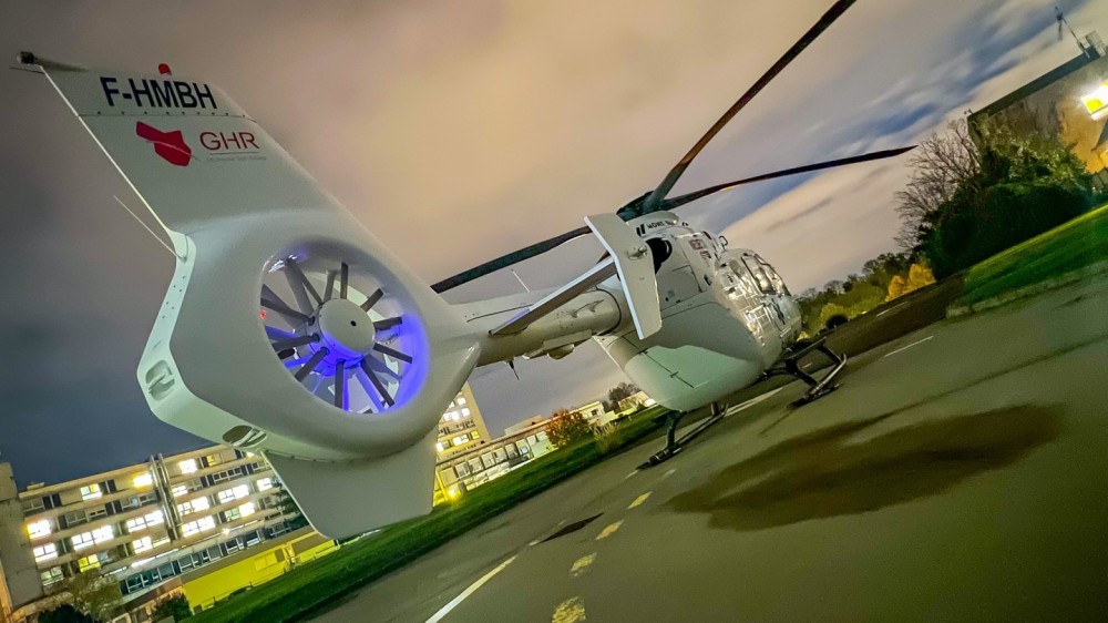 After a busy day, it’s time to have a good rest.
Photo shots on Mulhouse Hospital helipad, quite a calm and peacefull atmosphere. What a pleasure to learn the HEMS pilot job.