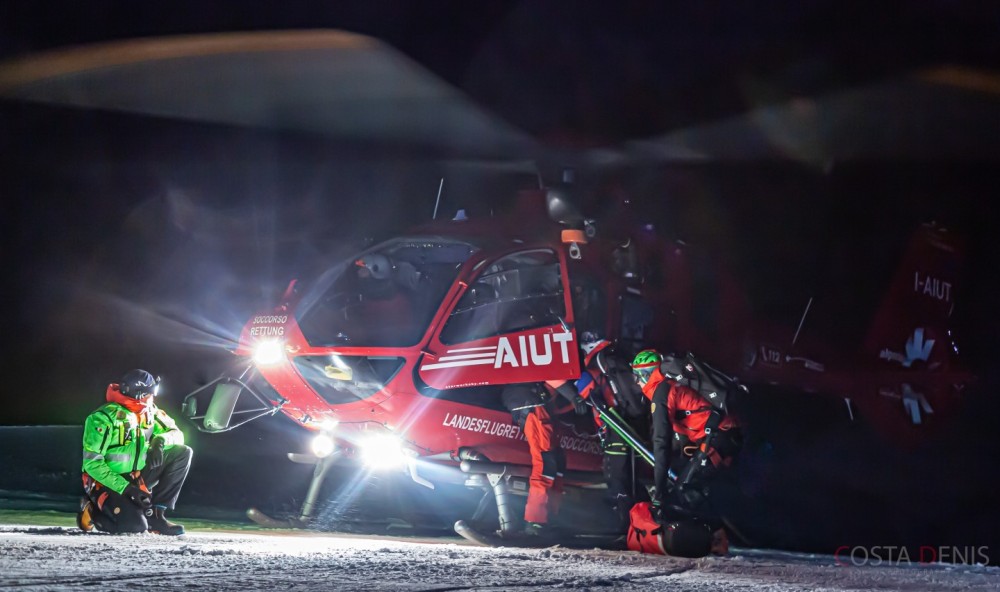 Aiut Alpin Dolomites night rescue in the dolomites with mountain rescue Alta Badia 
Action in the dolomites 
Helimountainrescueteam

Aiut Alpin Dolomites
hovering recupero ferito insiema al soccorso alpino Alta Badia