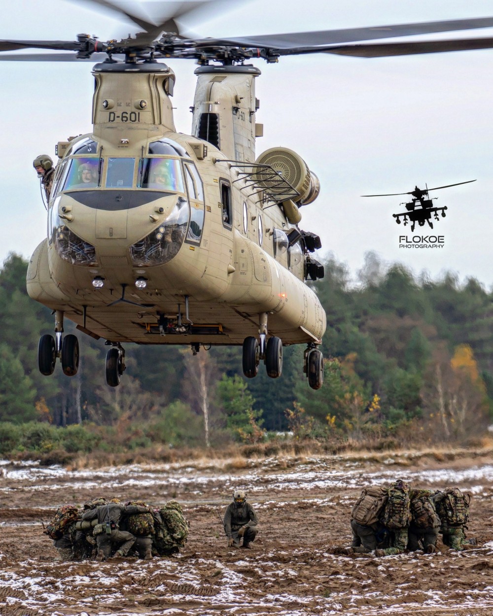 Here you see a dutch CH-47F Chinook helicopter working with a group of soldiers for basic helicopter training. This exercise was done during a winter day in the Netherlands. The exercise lasted almost 2 hours.