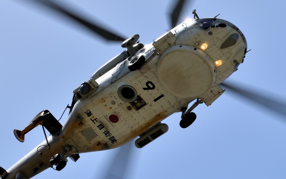 SH-60J Seahawk of JMSDF VX-51 is approaching to his homebase NAF Atsugi.
Japan SH-60J fleet is now being replaced by successor SH-60K/L. Only few airframes remain in the operation.