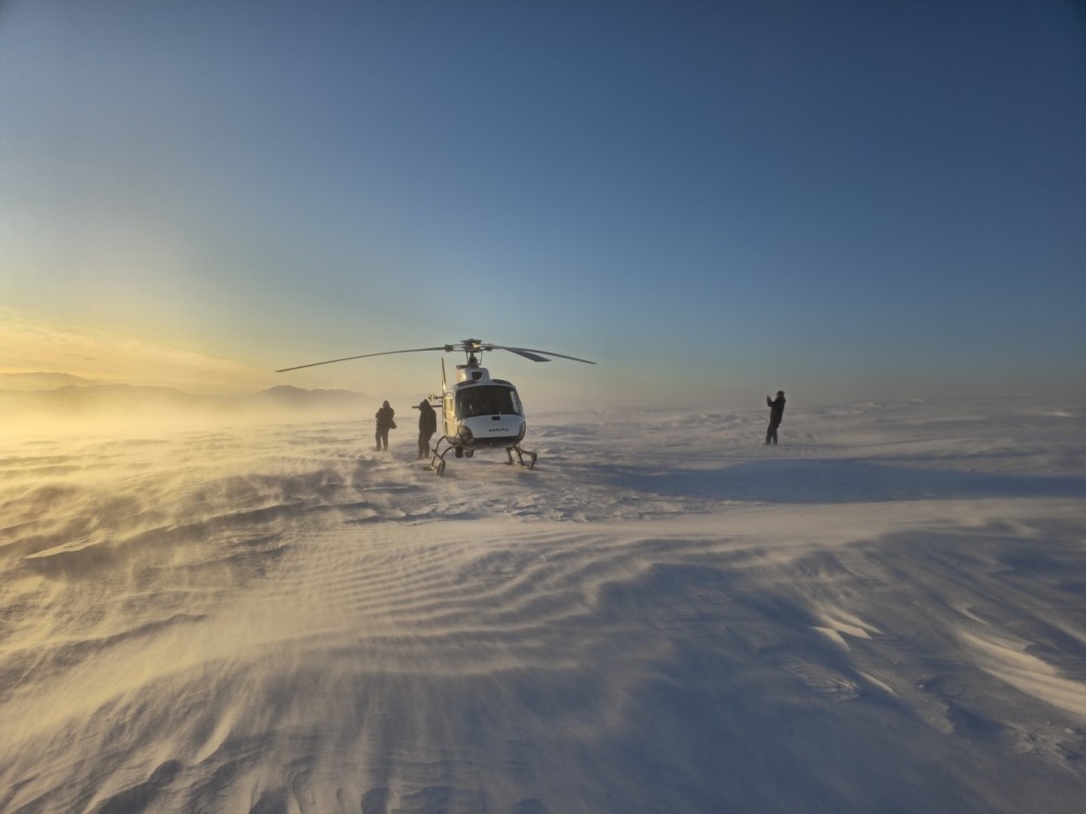 Golden Hour Adventures in Iceland
Today was an absolutely stunning day for helicopter tours! I had the privilege of flying twice to the glacier and then to the eruption area.

At the glacier, winter truly made its presence felt with a chilling -16°C, but the eruption zone brought a surprising warmth by comparison. I even made a landing near one of the older eruption sites, and let me tell you, the view was nothing short of magical. The sunset bathed the steam rising from the lava fields in a golden glow—it felt like stepping into another world.

We’re now entering what I consider the best season in Iceland: the golden hour months. From our first flights around 11 a.m. to sunset at 3:30 p.m., the soft, golden light transforms every landscape into a masterpiece.