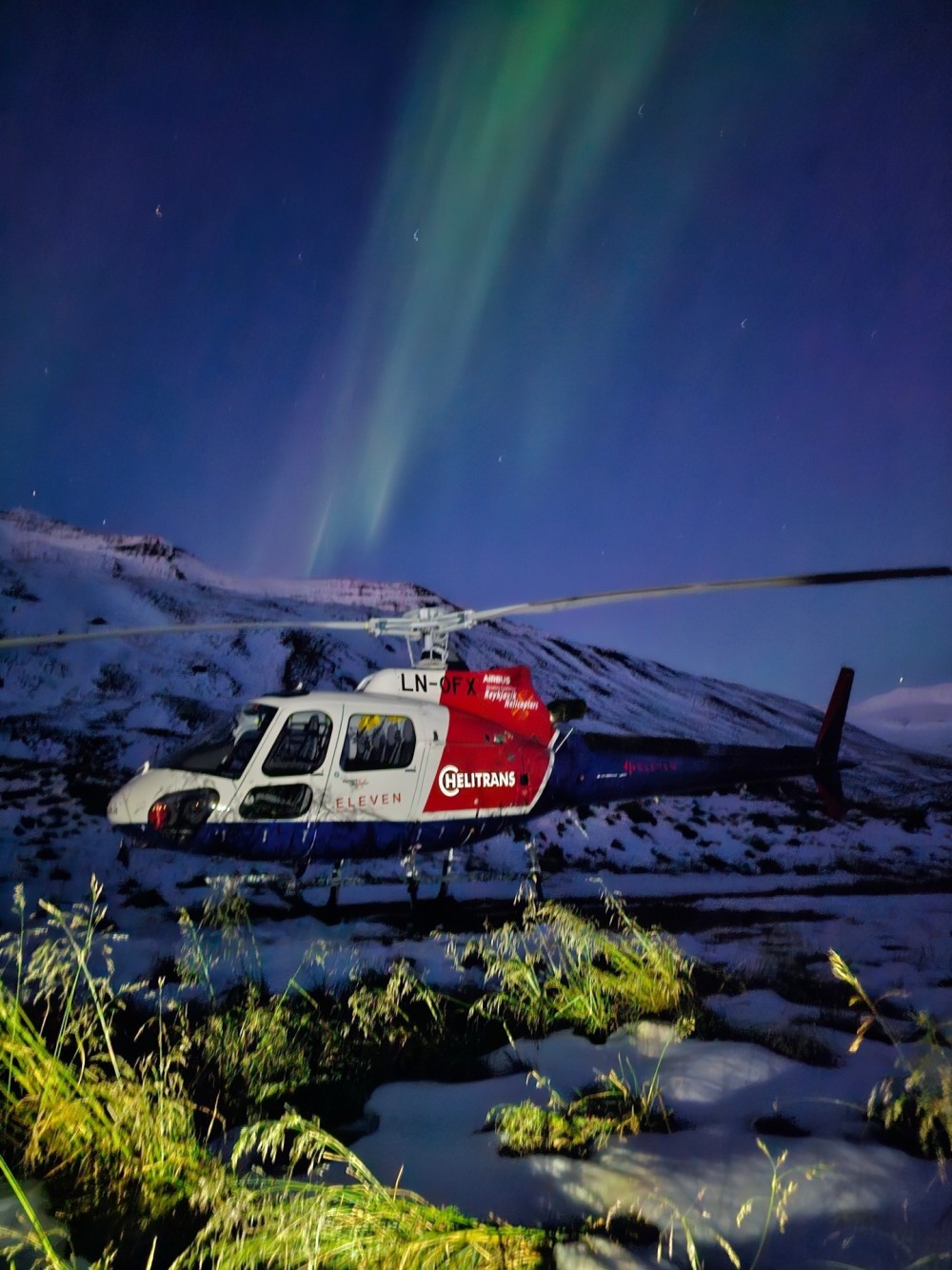 Wow, we arrived just in time to catch the northern lights tonight! They were so strong and absolutely breathtaking, but unfortunately, the clouds rolled in after a few minutes. Still, I managed to snap some cool shots on my Samsung phone!