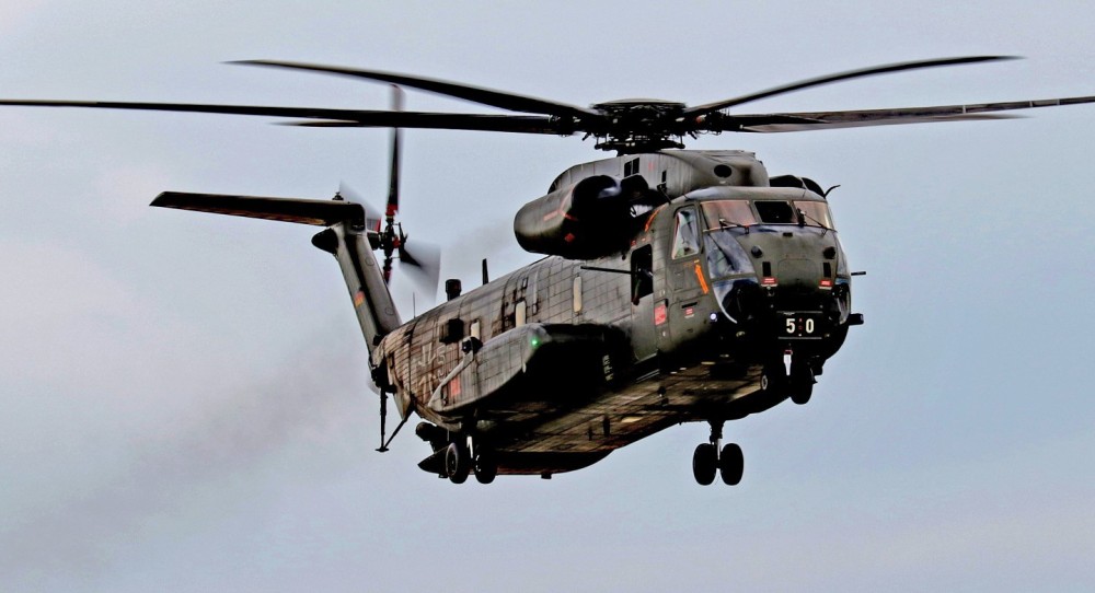 06.06.2024, Germany, ILA Berlin, Schönefeld: Heavy Transport Helicopter Sikorsky CH-53GA of the German Air Force Helicopter Wing 64 approaching a landing zone during a capability display.