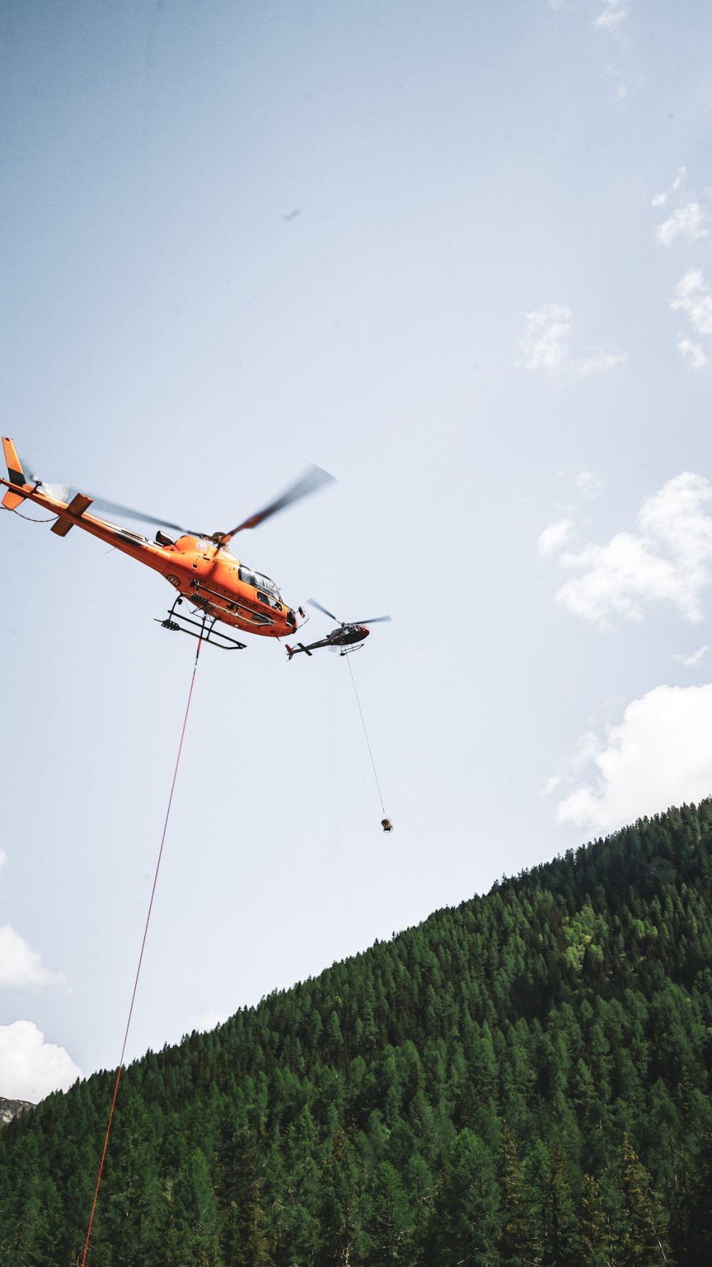 Deux H125 lors de rotation de béton à chamonix