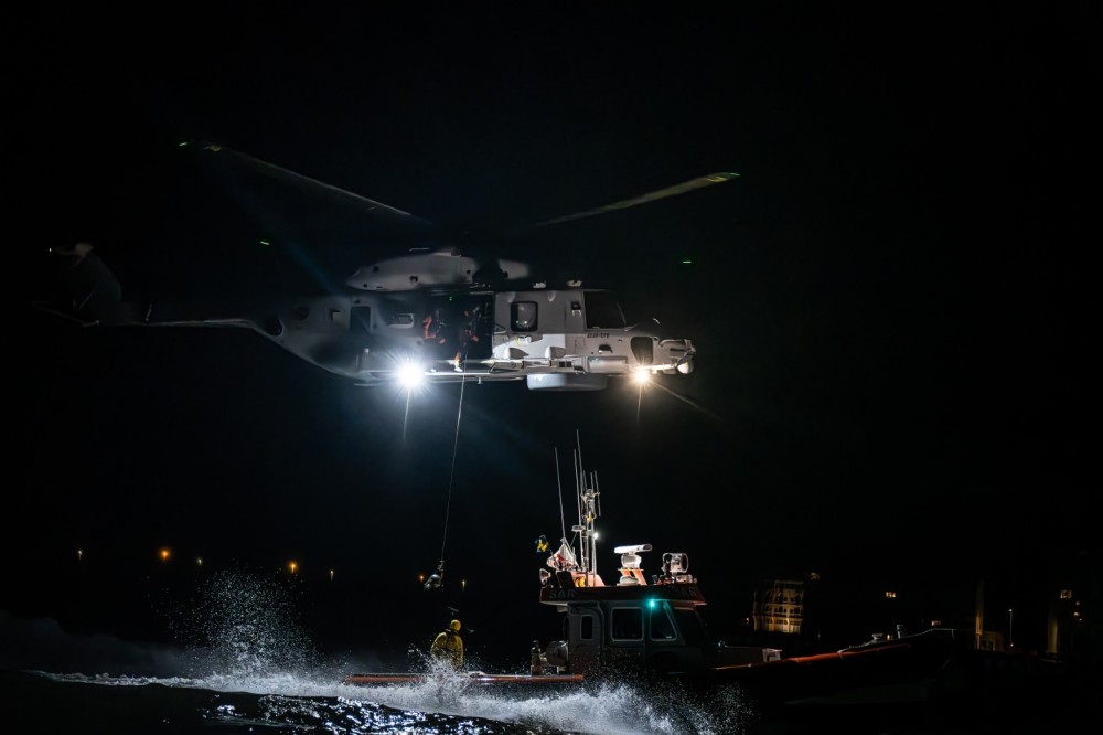 Belgian Air Force 40th Squadron Search & Rescue NH90
night ops
hoist training with SAR Vessel Brandaris @ north sea