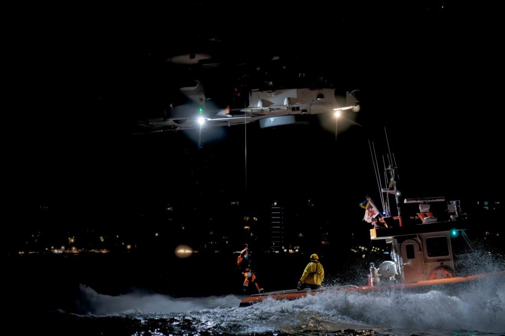 Belgian Air Force 40th Squadron Search & Rescue NH90
night ops
hoist training with SAR Vessel Brandaris @ north sea