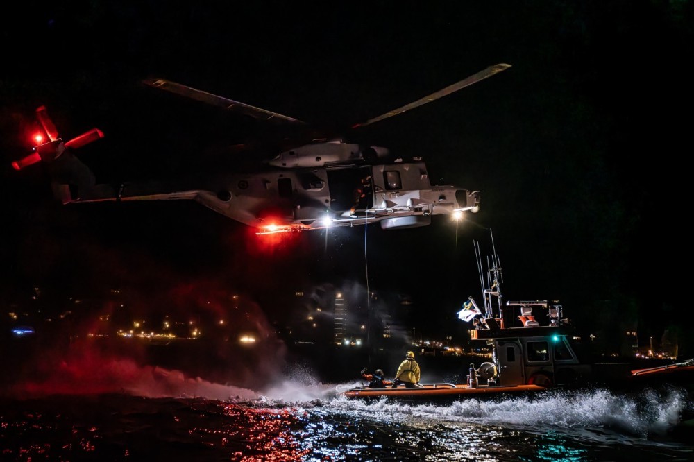 Belgian Air Force 40th Squadron Search & Rescue NH90
night ops
hoist training with SAR Vessel Brandaris @ north sea