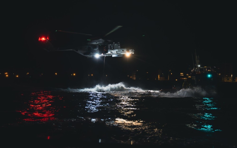 Belgian Air Force 40th Squadron Search & Rescue NH90
night ops
hoist training with SAR Vessel Brandaris @ north sea