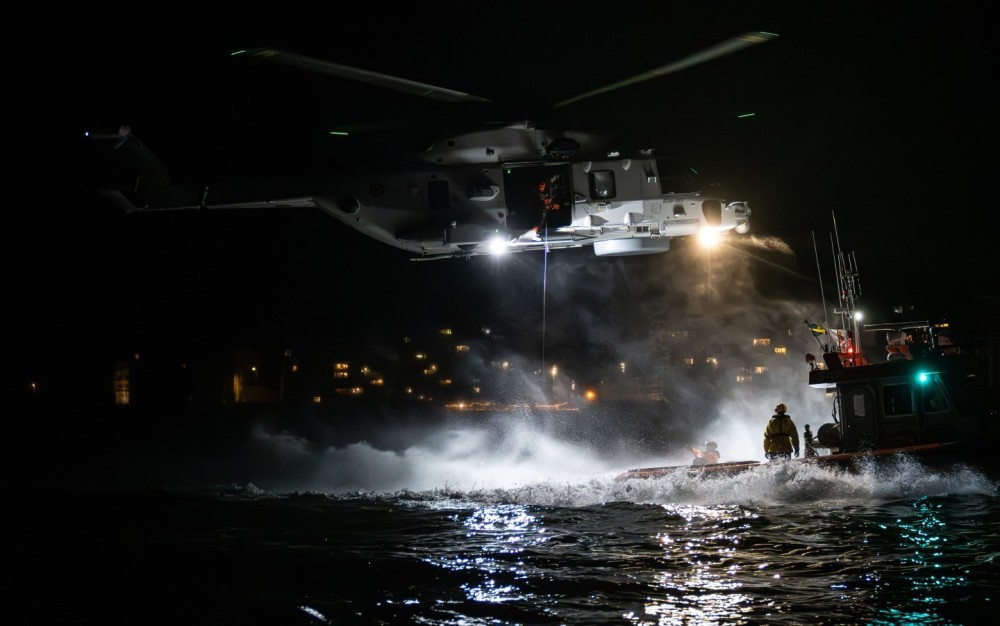 Belgian Air Force 40th Squadron Search & Rescue NH90
night ops
hoist training with SAR Vessel Brandaris @ north sea