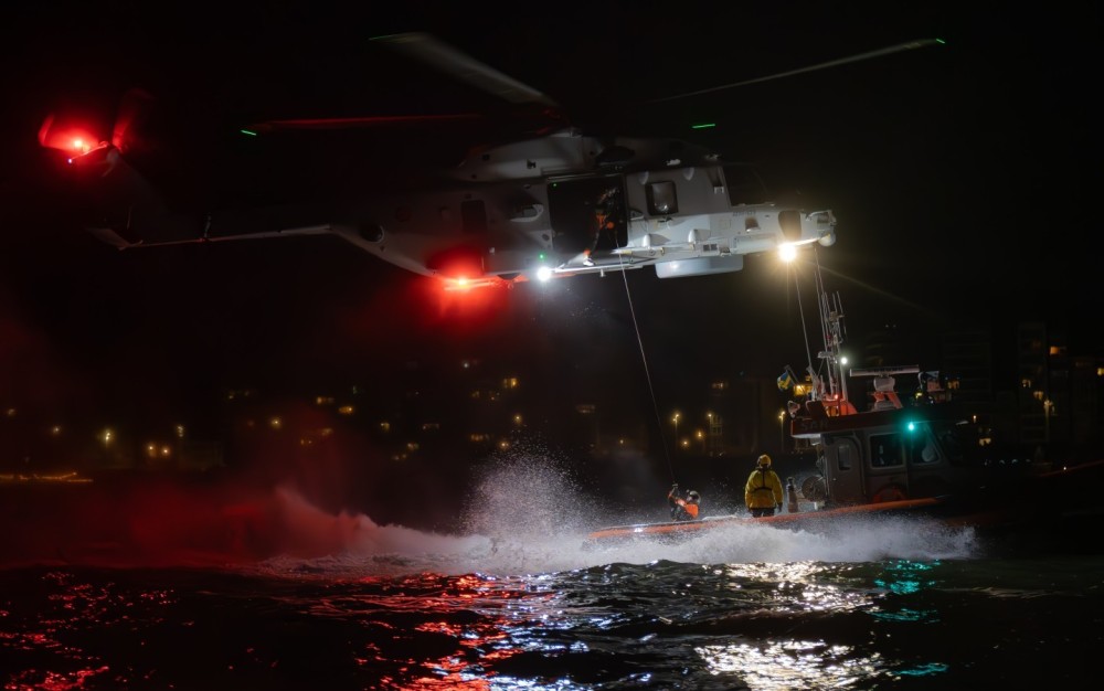 Belgian Air Force 40th Squadron Search & Rescue NH90
night ops
hoist training with SAR Vessel Brandaris @ north sea