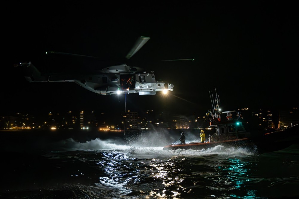 Belgian Air Force 40th Squadron Search & Rescue NH90
night ops
hoist training with SAR Vessel Brandaris @ north sea