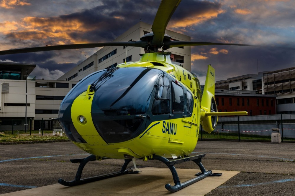 lieu dz  de hôpital nord de saint Étienne  france  Samu 42 /   Airbus hélicoptères EC135  / F-HlCI

Thank you Team Helismur 42 - Helisa mur 42 - Helisa - 😉