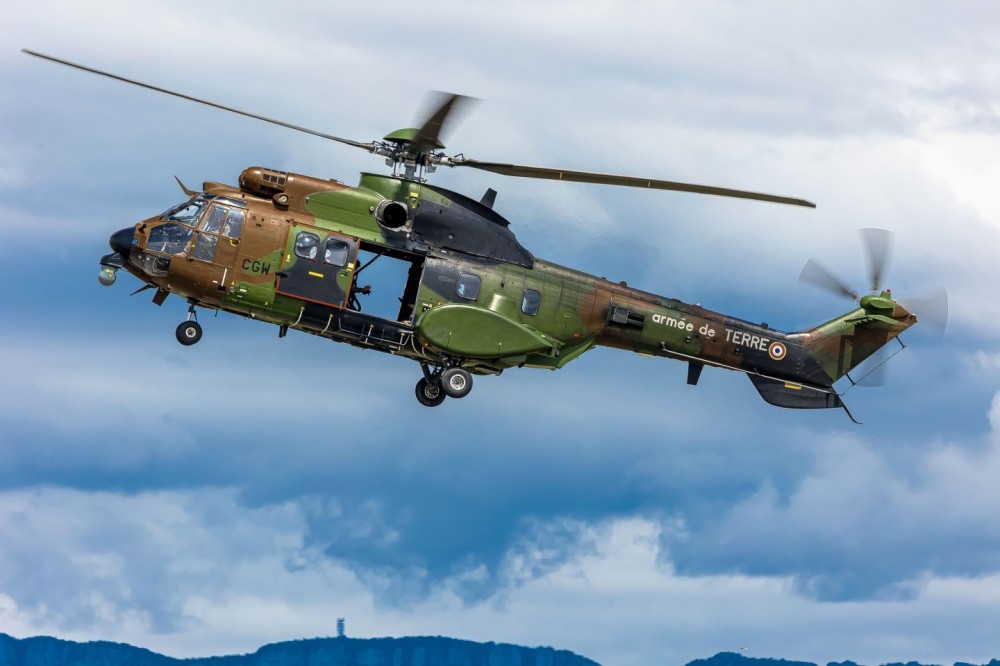 Hélicoptère AS- 332M1E Cougar CGW
5e Régiment d'Hélicoptères de Combat (5e RHC)
Aviation Légère de l'Armée de Terre (ALAT)
basée à Pau ( Pyrénées-Atlantiques
l'ALAT - Aviation légère de l'armée de Terre