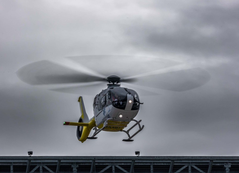 depuis hélisurface de Roanne décollage et retour à sa base de Saint Étienne , Hélisa 42 F-HLCJ
hélicoptère du Samu 42 / Airbus Hélicoptère H135 T3 h / SAF Hélicoptères Groupe