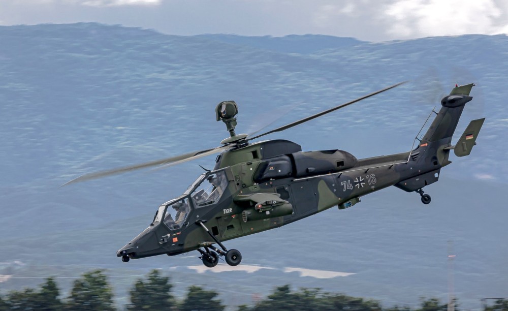 L'hélicoptère Tigre UHD / KHS /KampfHubSchrauber 74/16- lutte antichar / et attaque : Bundeswehr Allemande
(Tigre de L EFA TIGRE DEU/FRA HFLGAUSBZ TIGER)