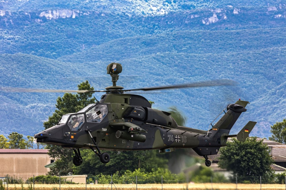 L'hélicoptère Tigre UHD / KHS /KampfHubSchrauber 74/16- lutte antichar / et attaque : Bundeswehr Allemande
(Tigre de L EFA TIGRE DEU/FRA HFLGAUSBZ TIGER)