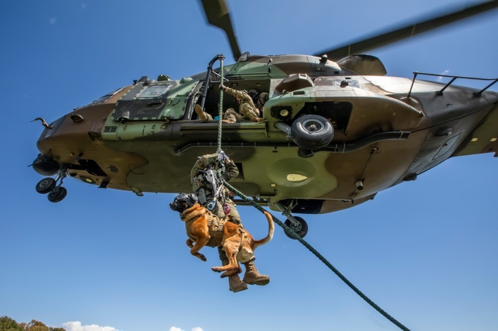 Training of the students of the Special Operations Course of the Spanish Army, with NH90 "Sarrio" helicopters of the III Maneuver Helicopter Battalion of the Army Aviation.