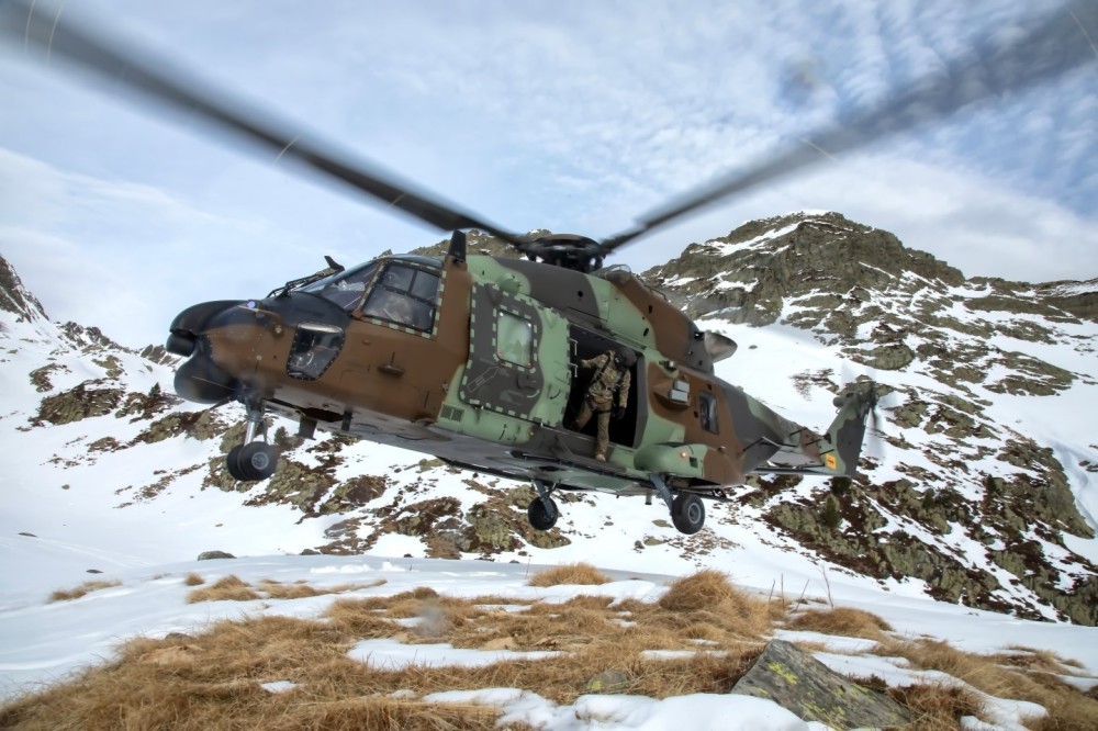 Mountain and high mountain flight training in the Pyrenees of the III Maneuver Helicopter Battalion (BHELMA III) of the Spanish Army Aviation with its NH-90 "Sarrio"