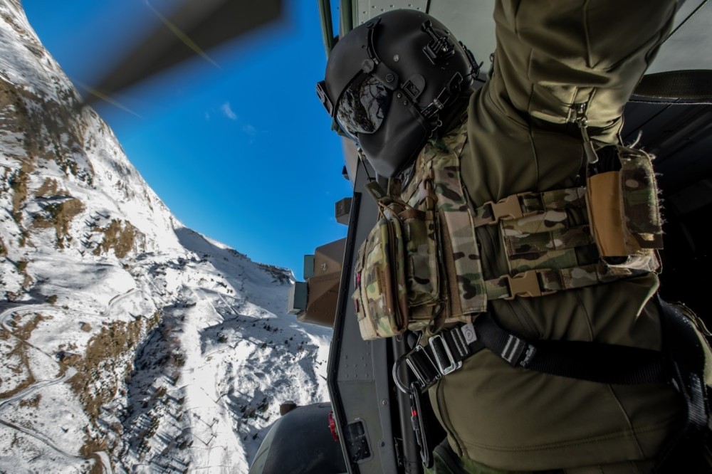 Cabin crew are a fundamental part of the crew. They put their sights where the pilots cannot see.
Crew member of an NH-90 of the Spanish Army Aviation