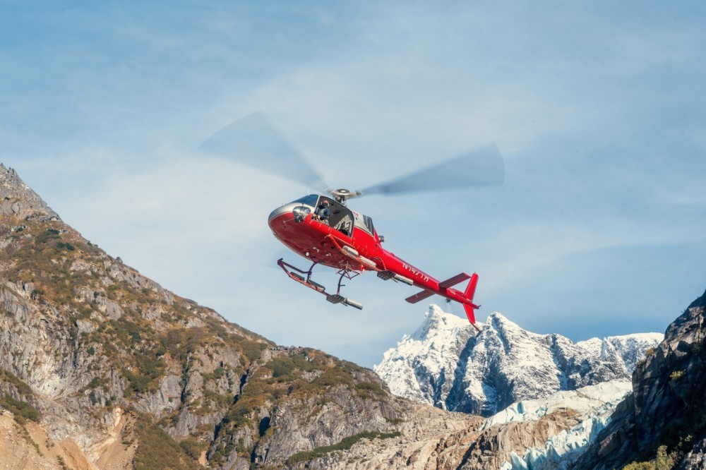 Training a new group of long line pilots in the mountains of South East Alaska. They begin training by learning to hold a position using outside references before attaching a line.