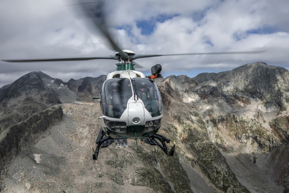 The Air Service (SAER) of the Spanish Guardia Civil operates the H135 to carry out complicated mountain and high mountain rescues in the Spanish Pyrenees