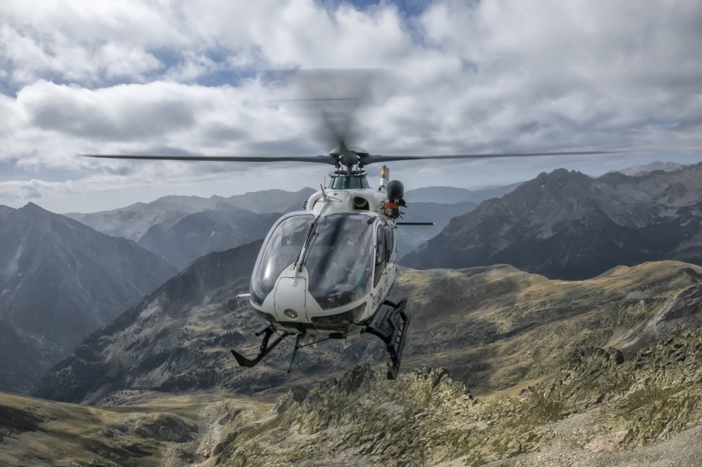 The Air Service (SAER) of the Spanish Guardia Civil operates the H135 to carry out complicated mountain and high mountain rescues in the Spanish Pyrenees