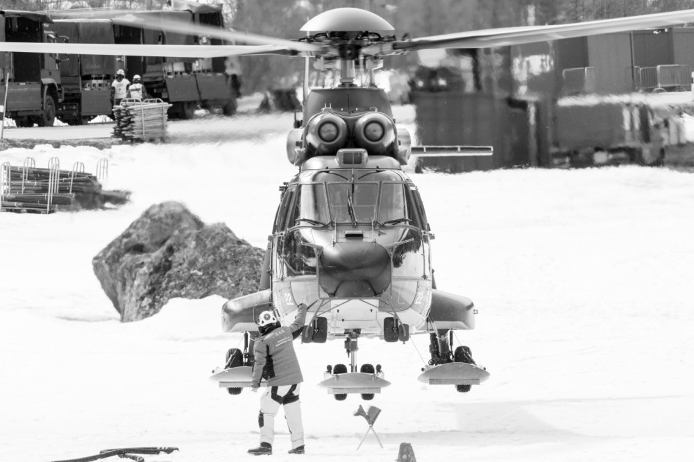 Swiss Air Force helicopter at work in Arolla in Valais (Switzerland). Transport for the organisation of the ‘Patrouille des Glaciers’ ski mountaineering race between Zermatt and Verbier. AS332 M1 Super Puma, T-322