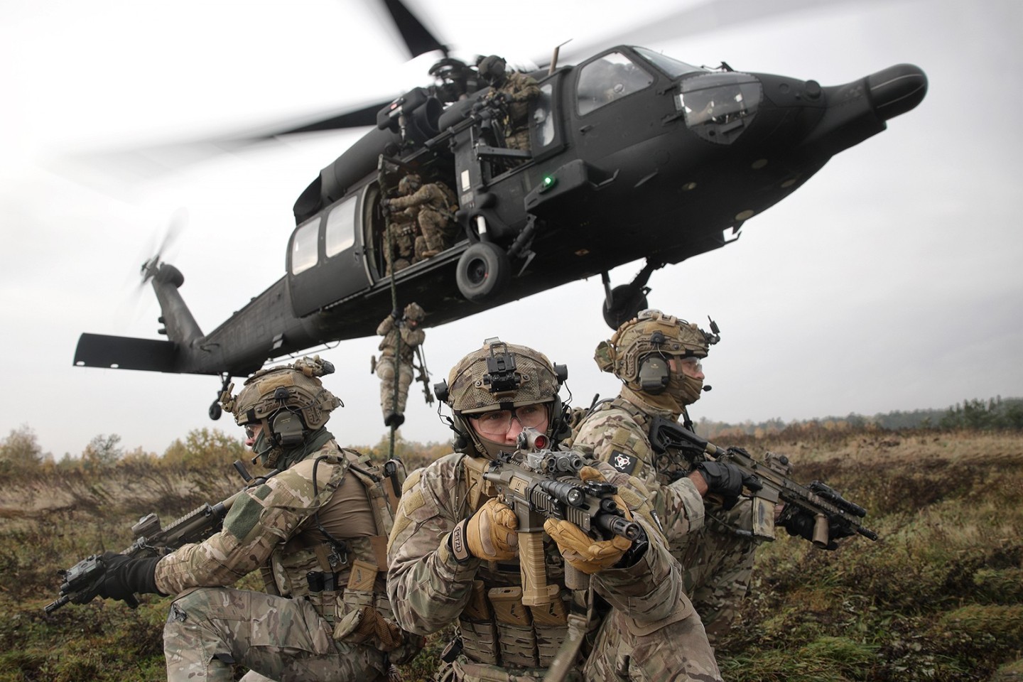 Polish Tier1 Grom operators are securing the perimeter while the rest of the team is inserted with fast rope from Blackhawk. Note the gunner and his M134 Minigun