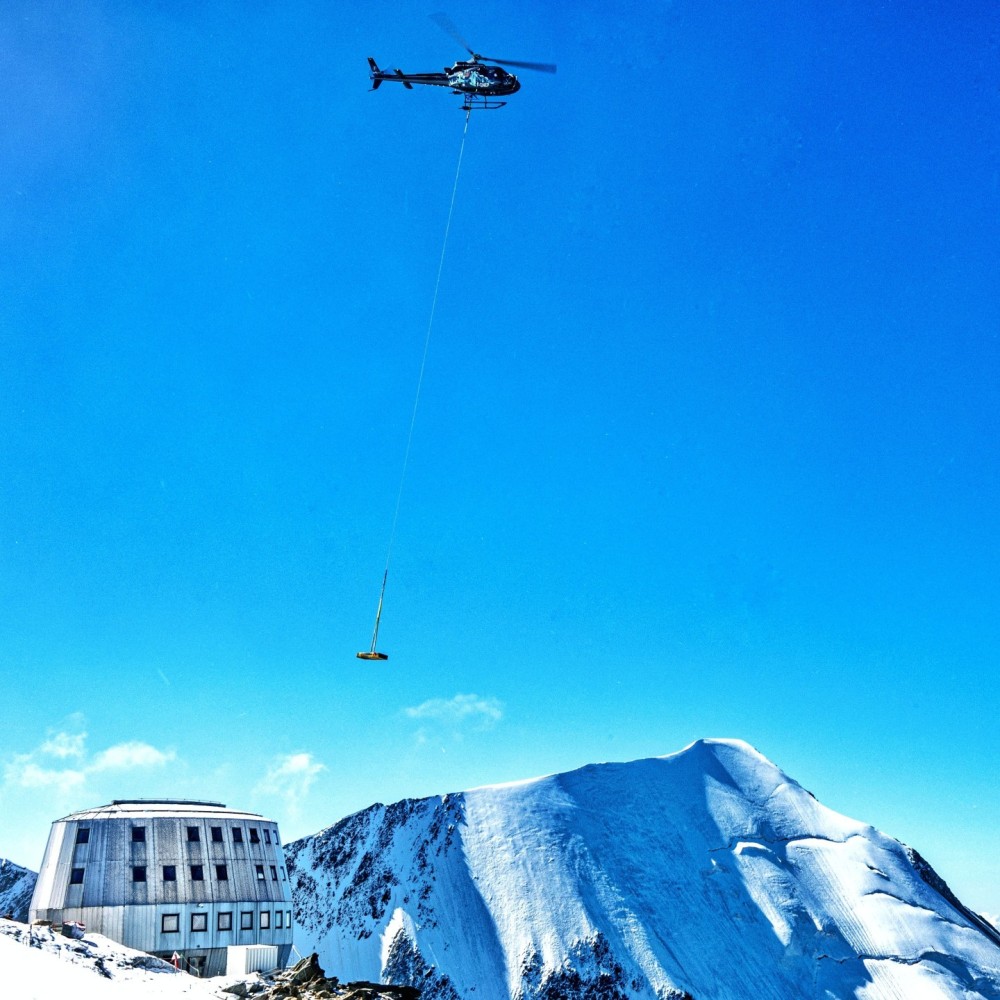 I captured this H125 from the Savoie Hélicoptères company in the Mont-Blanc massif at 12,500 ft with a load of wood for a construction site for the Goûter refuge. I am a helper for the company so I took advantage of having my camera to capture this exceptional moment