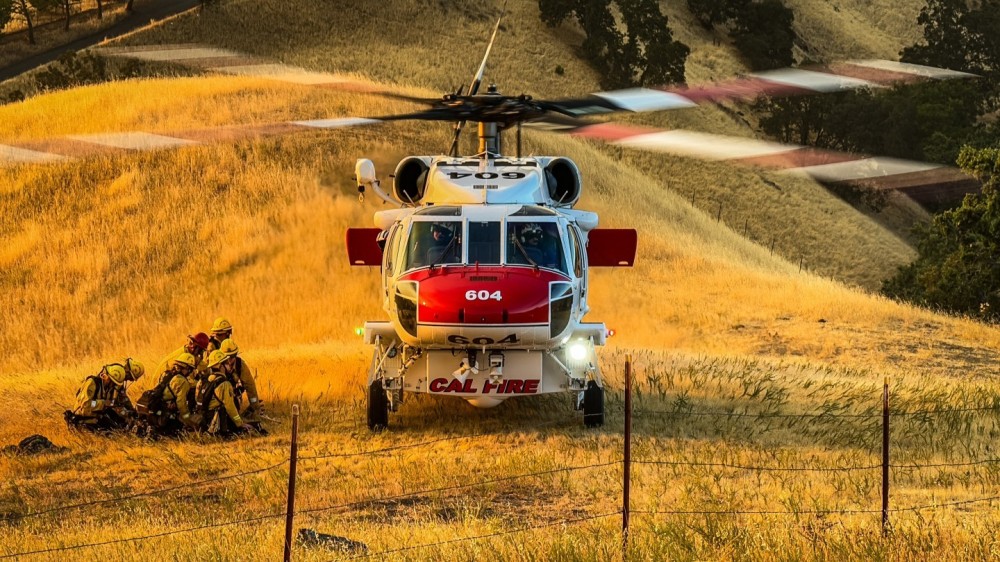 07-27-2024. - CalFire Copter 604 picking up Fire Crews from the Creek Fire. The Creek Fire was a 744 acre wildfire in The Sunil area of Alameda County California. CAL FIRE Santa Clara Unit