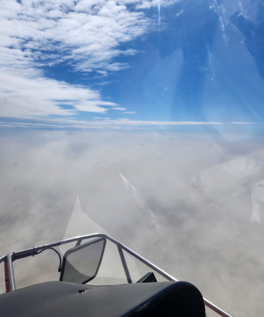 Nice and smooth cruising over local sand/salt haze on H125 during long ferry flight to new mission spot. First leg from UATE to Shalkar. 6000 ft. 2000 km ahead.