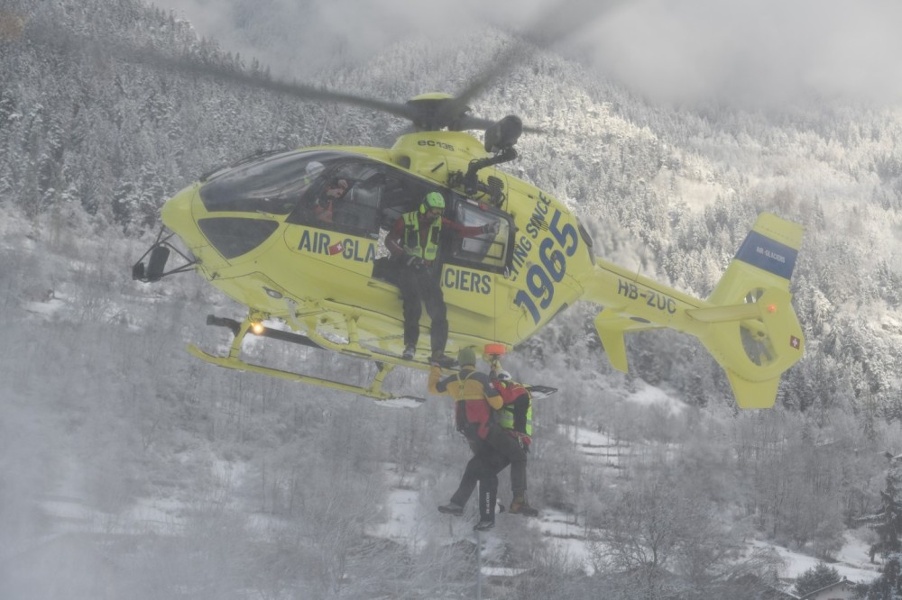 on January 19, 2024 in Châble in Valais (CH) during the annual GRIMM days a helicopter demonstration for the participants as well as the public present and this one with the EC135 HB-ZUC from Air-Glaciers