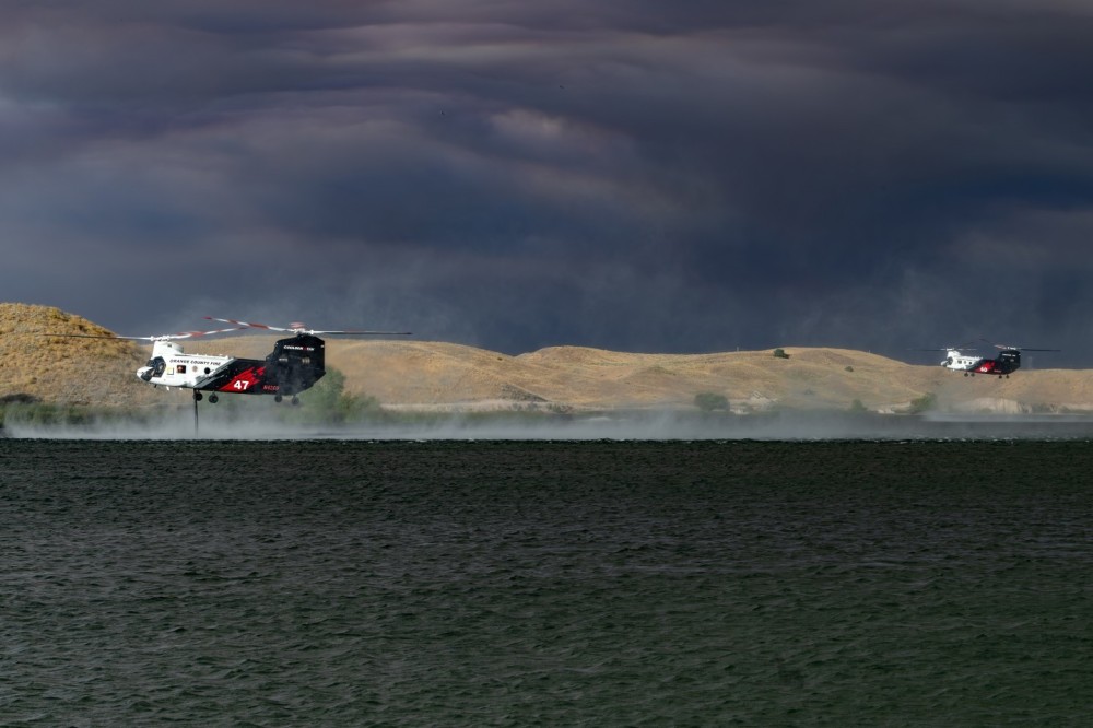 Because of heavy traffic, it took over 4 hours to get to the Post Fire near Gorman, California. I decided to go to Quail Lake where I photographed Coulson’s Orange County Fire Authority and Ventura County Fire Chinooks picking up water at the same time. The stormy cloud background was created by the massive fire.