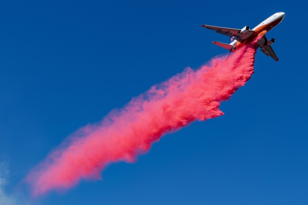 10 Tanker’s DC-10 does a really high altitude drop to lay a thin layer of retardant across the Lytle Fire in Lytle Creek, California. From all the fires I’ve been too, this is first time I’ve seen 10 Tanker drop this high. I also think that they dropped high because there were a lot of fire fighters below.