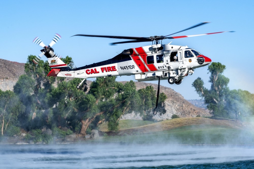 Prado Helitack’s Firehawk gets ready to pick up water at Oak Quarry Golf Course for the Sierra Fire in Jurupa Valley, California. I got permission to photograph at the golf course and was able to walk around to get the best angle.