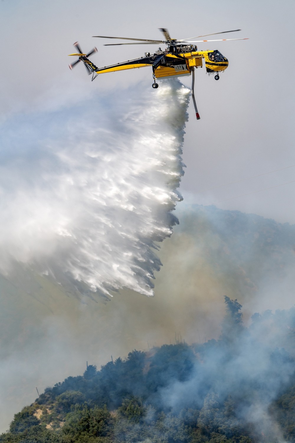 Helicopters Express’s Skycrane drops water at the Post Fire near Gorman, California. I looked at Flightradar24 to see where the helicopters were dropping and found a dirt road that got me to the perfect location.